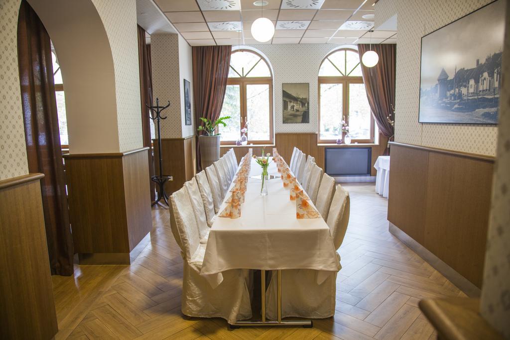 Hotel Eminent Aranyosmarót Kültér fotó