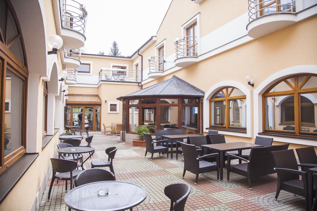 Hotel Eminent Aranyosmarót Kültér fotó