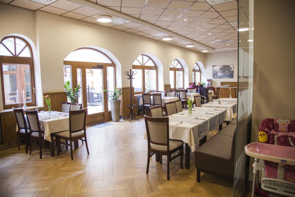 Hotel Eminent Aranyosmarót Kültér fotó