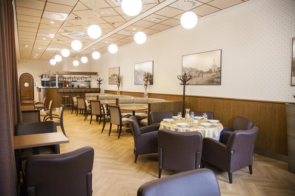 Hotel Eminent Aranyosmarót Kültér fotó