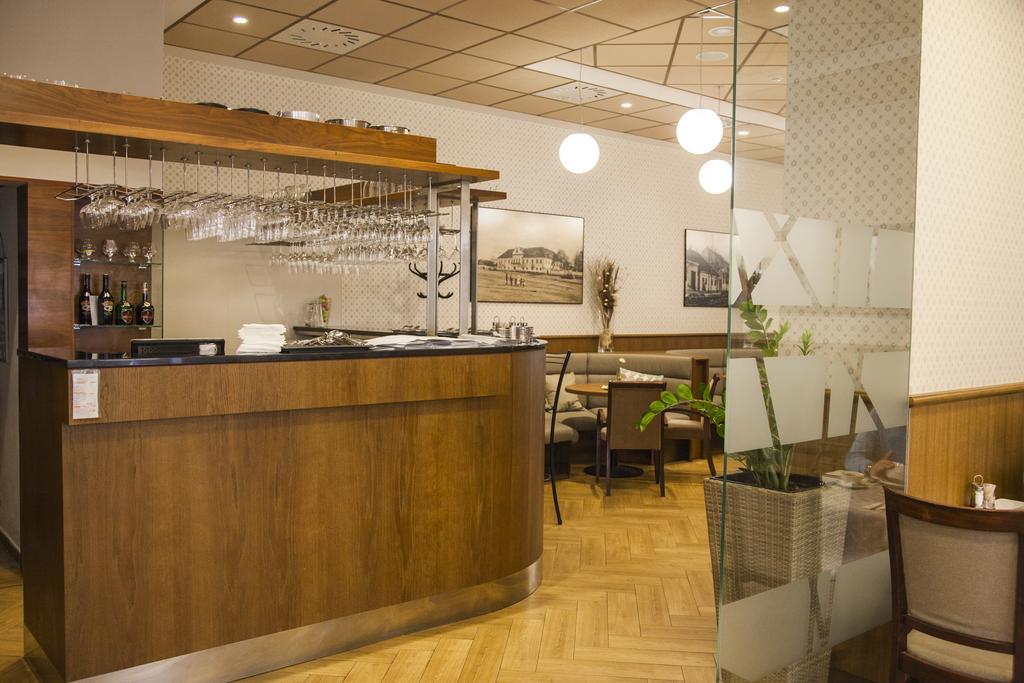 Hotel Eminent Aranyosmarót Kültér fotó